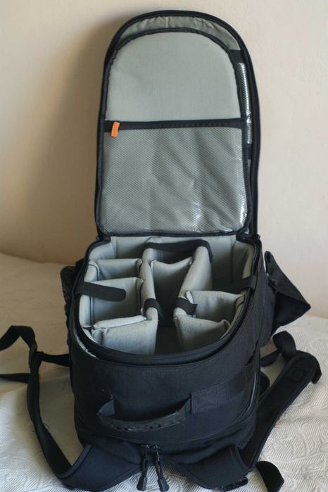 Plecak fotograficzny Naneu Pro z miejscem na laptopa.