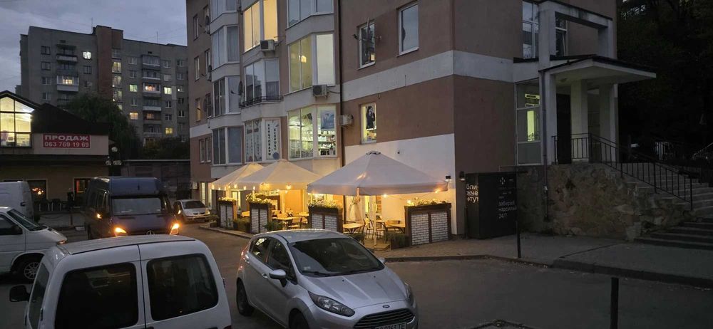Оренда фасадного приміщення 250м2 вул. Мазепи