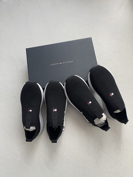Разные  кроссовки Tommy hilfiger
