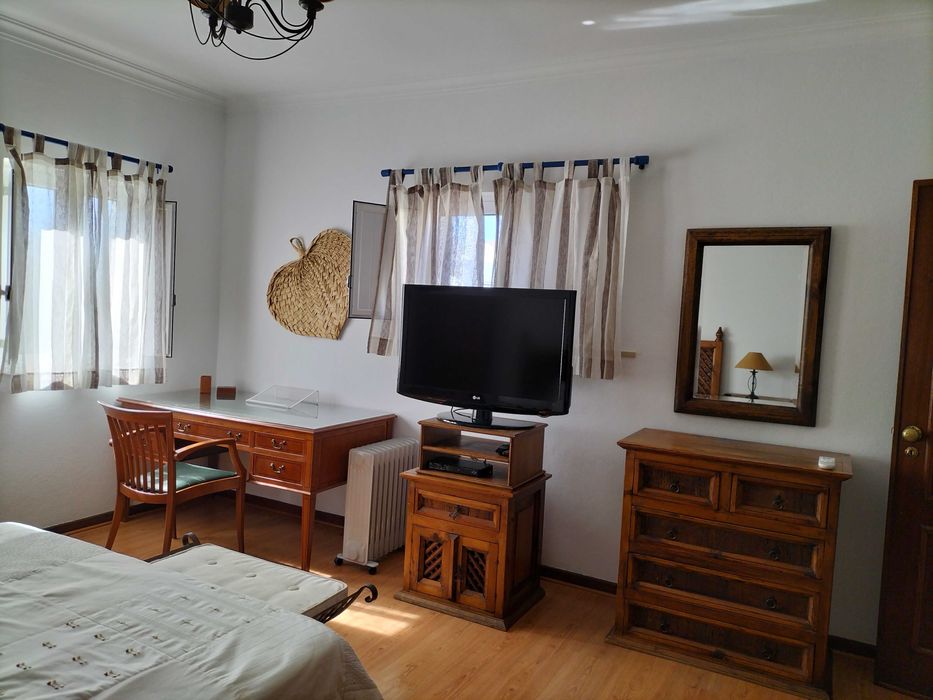 Quartos para alugar em moradia com jardim em Murches Cascais