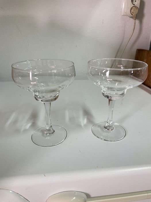 Various Restaurant Glasses64751294633347124