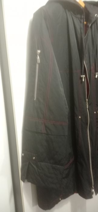 Велика плащ- куртка на синтапоні.