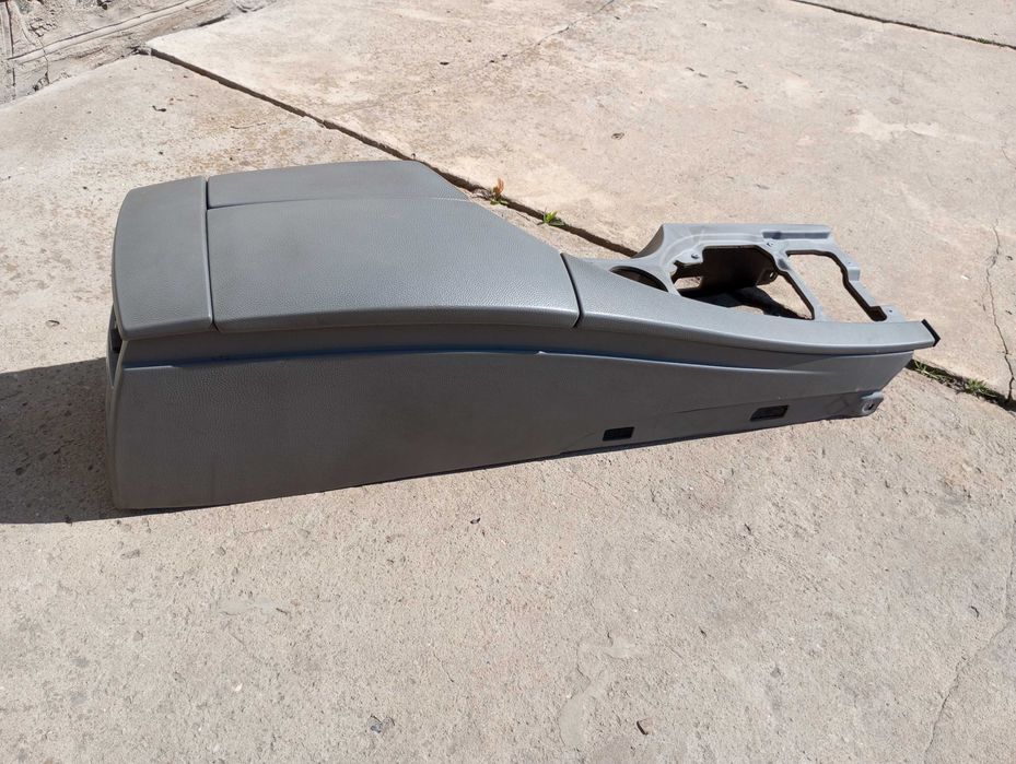 подлокотник, центральна конслоль BMW e60 (сірий)