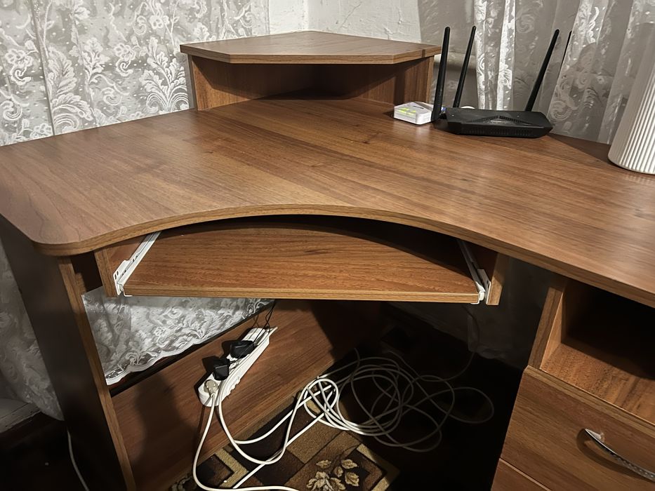 Компʼютерний стіл