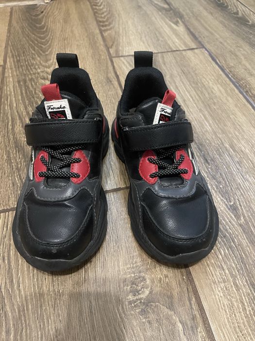 Продам кросовки для хлопчика