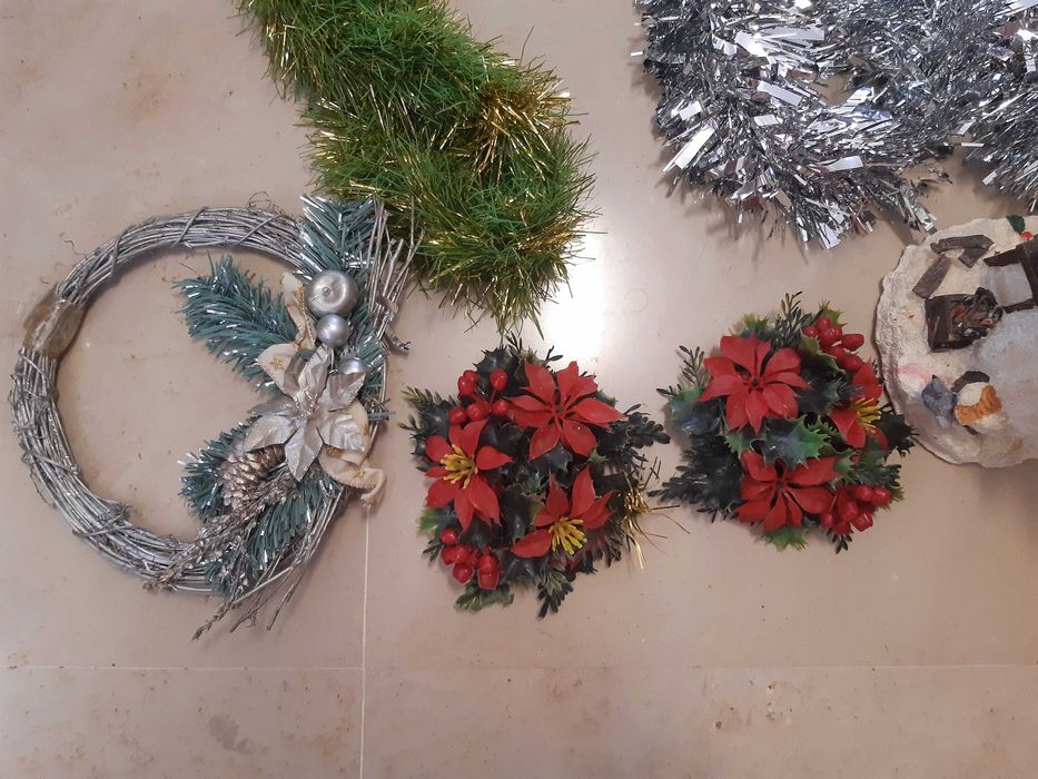 Decorações Natal: fitas, bolas, velas, coroa, estrela,excelente estado