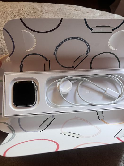 Apple Watch SE (Gen 2) 44mm Silver