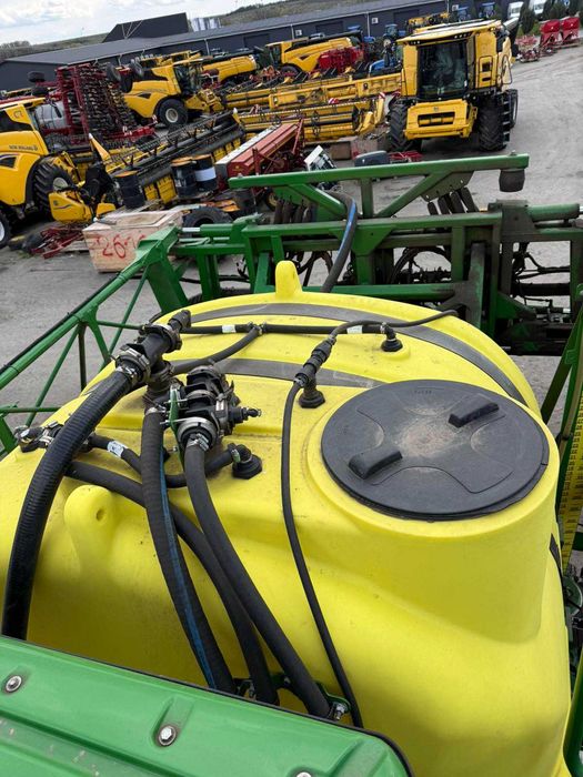 Обприскувач самохідний John Deere M4040