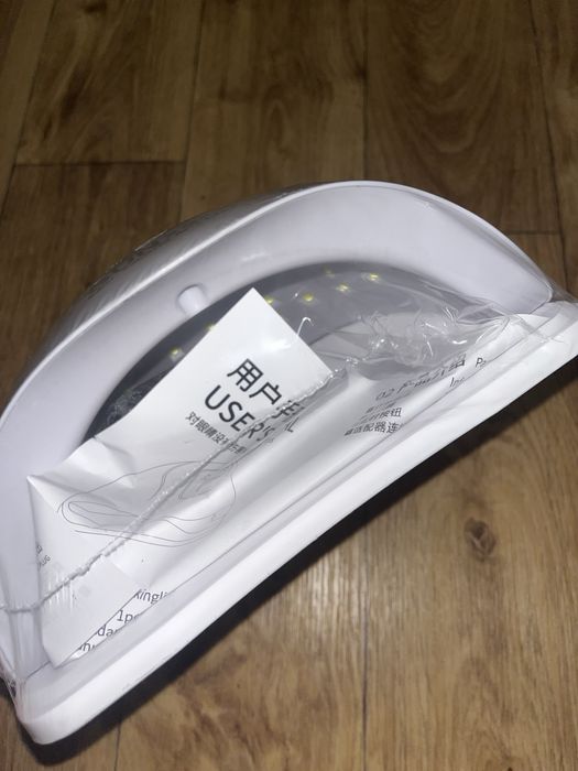 Нова лампа для манікюру запакована професіональна