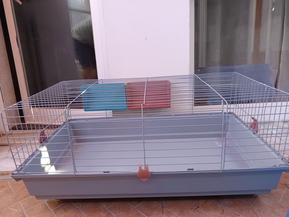 Artigos  animais
- pequena gaiola pássaro 
- mala de transporte coelho
- casa de "férias" coelho

Interessados enviar mensagem privada sff.
Obrigada