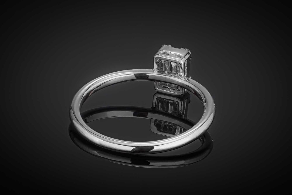 Pierścionek z diamentami z kolekcji Invisible