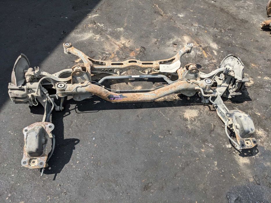 VW Volkswagen Passat B6 Kombi 2.0 TDI Belka Oś Tylna Tył Zawieszenia