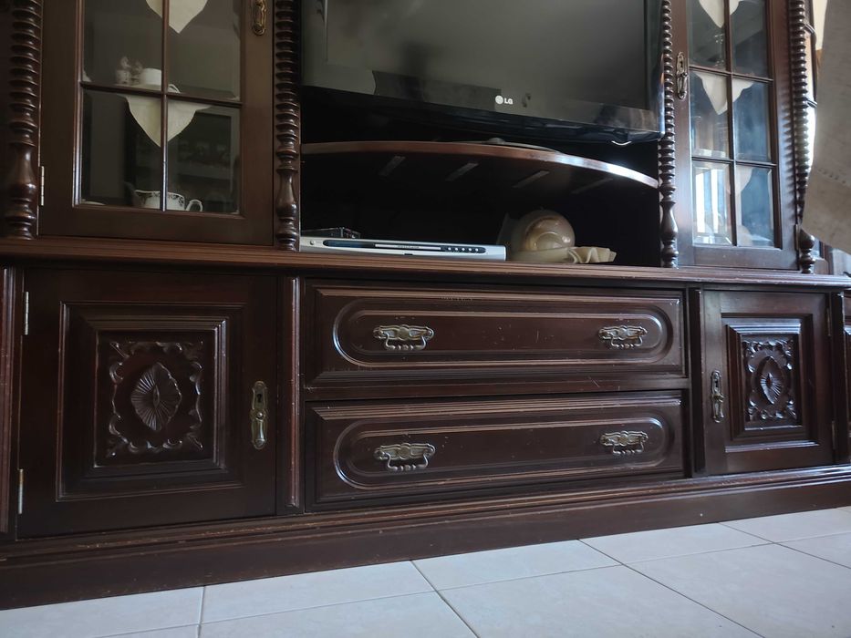 Móvel de Sala Vintage em Madeira Maciça (Mogno)