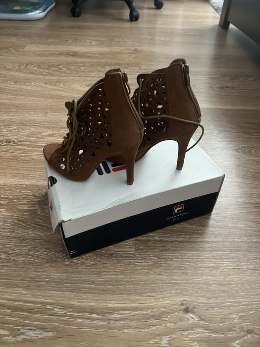 Босоніжки всі по 100 грн