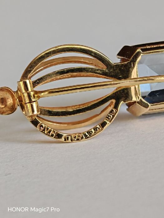 Broszka, złoto 18k, spinel, 1952 rok.