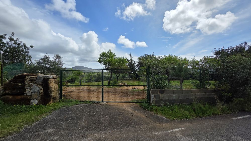 Terreno Rústico com Área Urbana – Estoi, Faro
Terreno rústico à venda