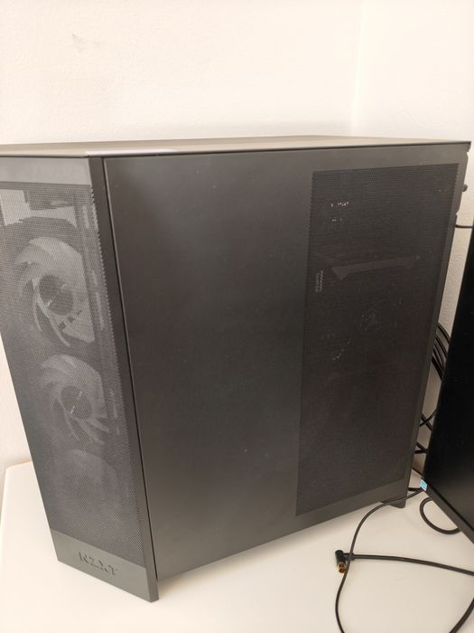 Torre gaming RZXT