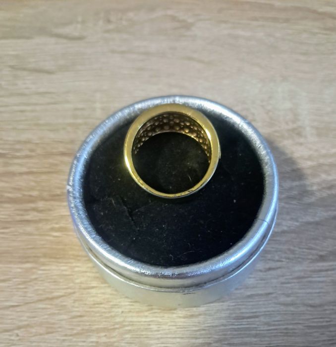 Pierścionek złoty w formie obrączki