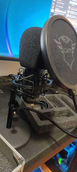 USB Microphone with Stand and Case64354231632257121