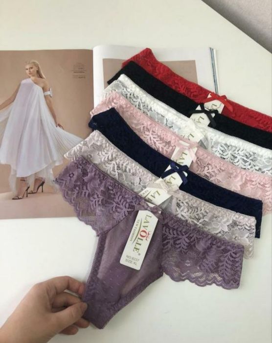 Damskie koronkowe stringi