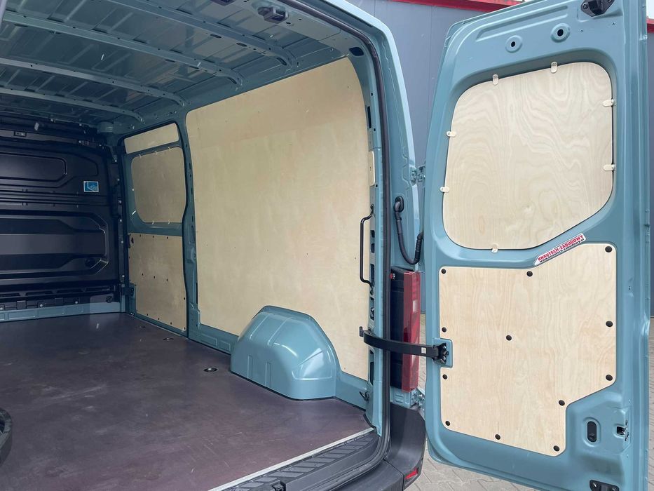 Zabudowa samochodu auta dostawczego Renault Master L3H2
