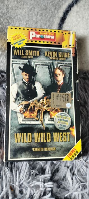Kaseta VHS z filmem "Bardzo dziki zachód"