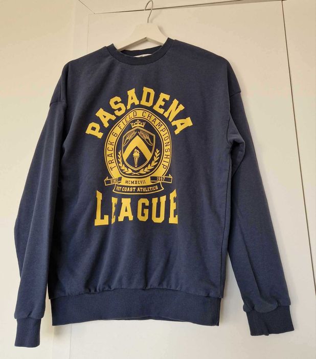 Granatowa bluza z napisem