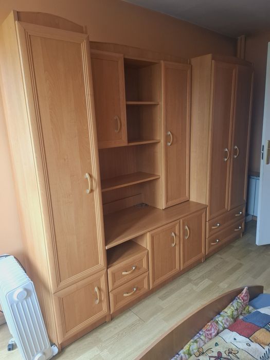 Meblościanka w kolorze drewna