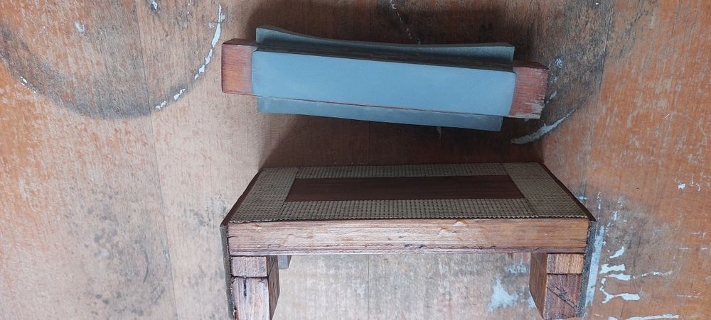 Саморобний станок для загострення ножів.