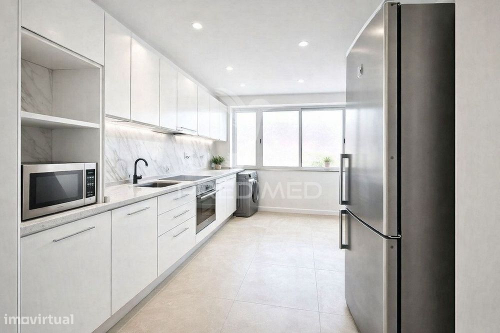 Apartamento T2 Totalmente Remodelado no Carregado