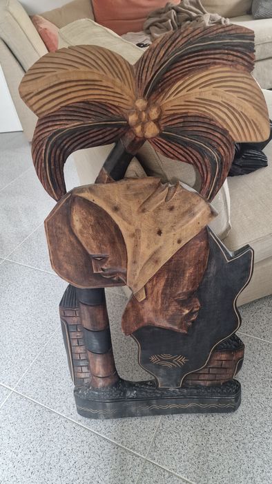 Imagem de casal esculpido em madeira , excelente estado