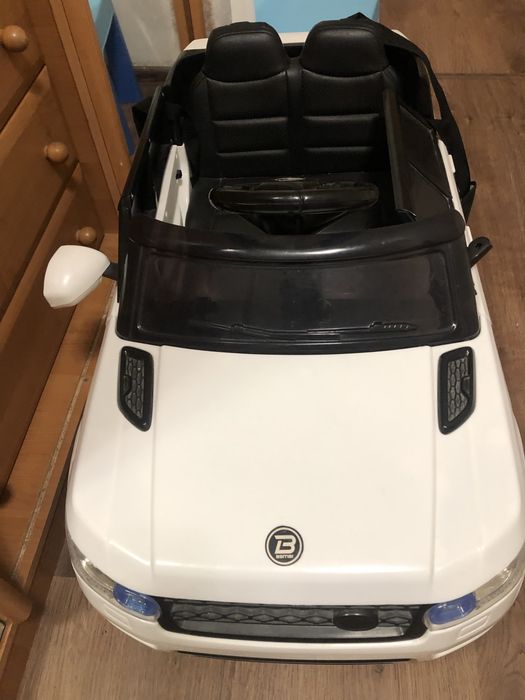 Дитяча машинка на акумуляторі