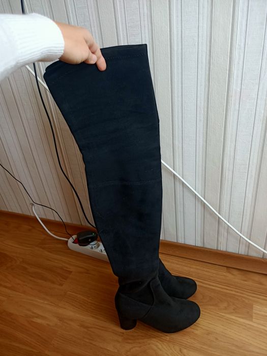 Czarne kozaki za kolano