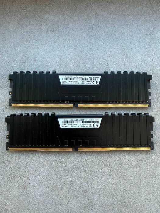 Оперативна пам'ять DDR4 Corsair 16gb (2x8Gb) 3000 MHz