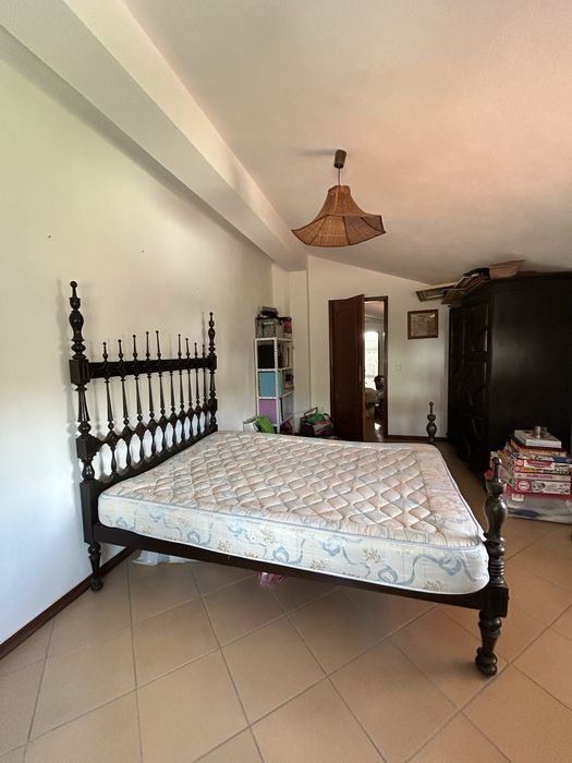 Cama de casal em madeira + colchão