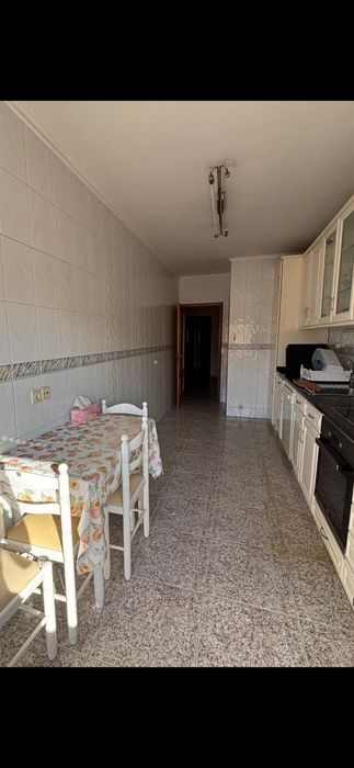 Alugo T2+1 em Vilar do Paraiso