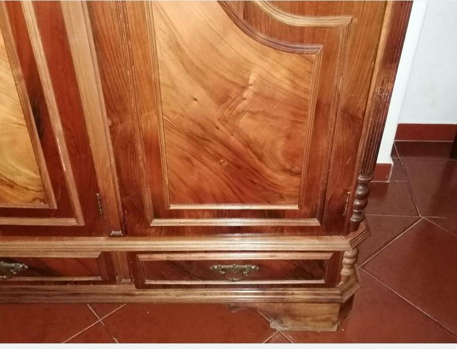 Roupeiro em cerejeira