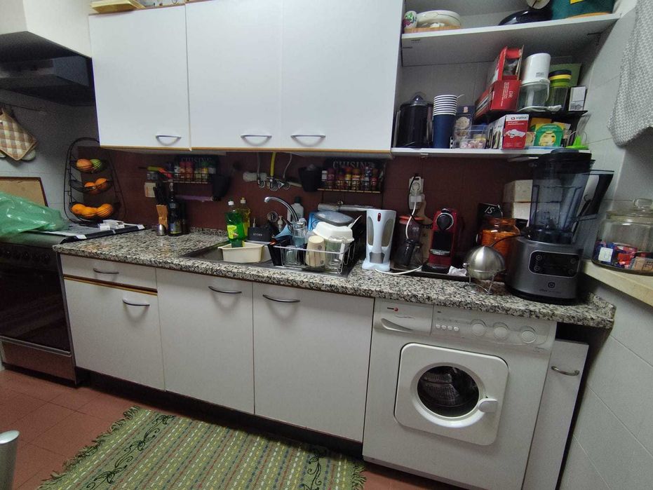 Balcão de pedra de Cozinha em excelente estado de conservação