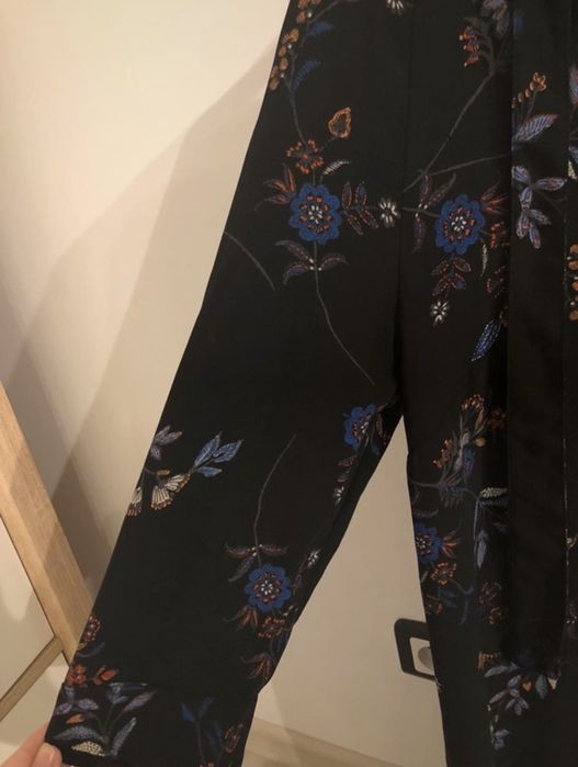 Sukienka czarna z kwiatami h&m
