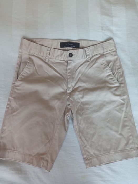 Лот чоловічих шортів.