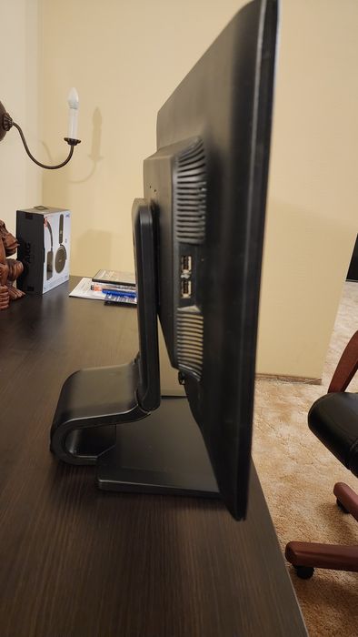 Монитор  HP ZR 2330