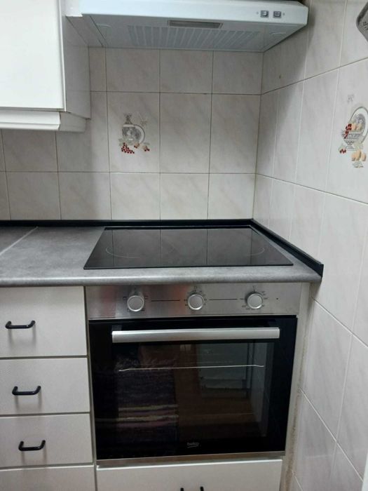 Arrenda-se casa T1 às Antas Porto