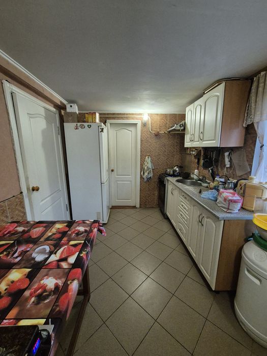 Продається господарство з невеликим будинком та землею 0.83 га. в селі