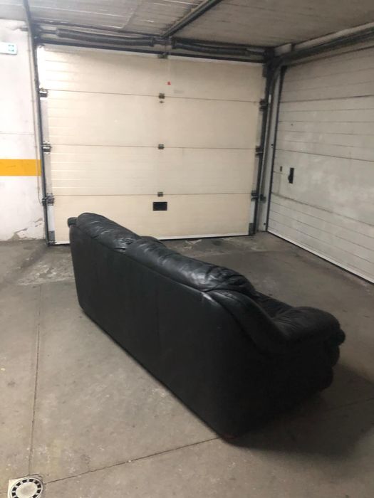 Sofa preto de pele/couro verdadeiro/a em bom estado