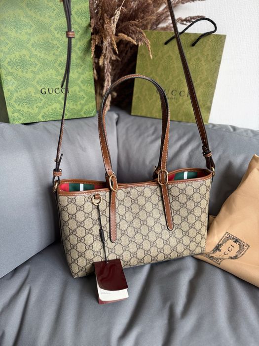 Сумка жіноча шопер тоут Gucci emblem medium tote bag гуччи женская GG
