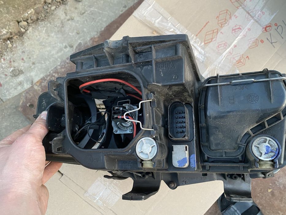 ліва фара ауді а4б6