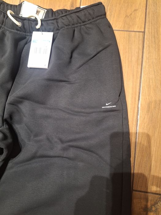 Sprzedam spodnie dresowe Nike  Therma  FIT