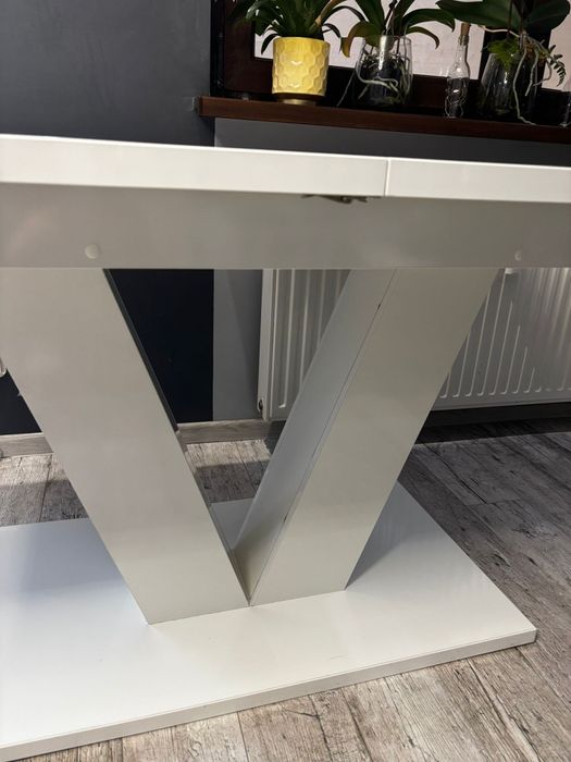 Sprzedam stół z krzesłami