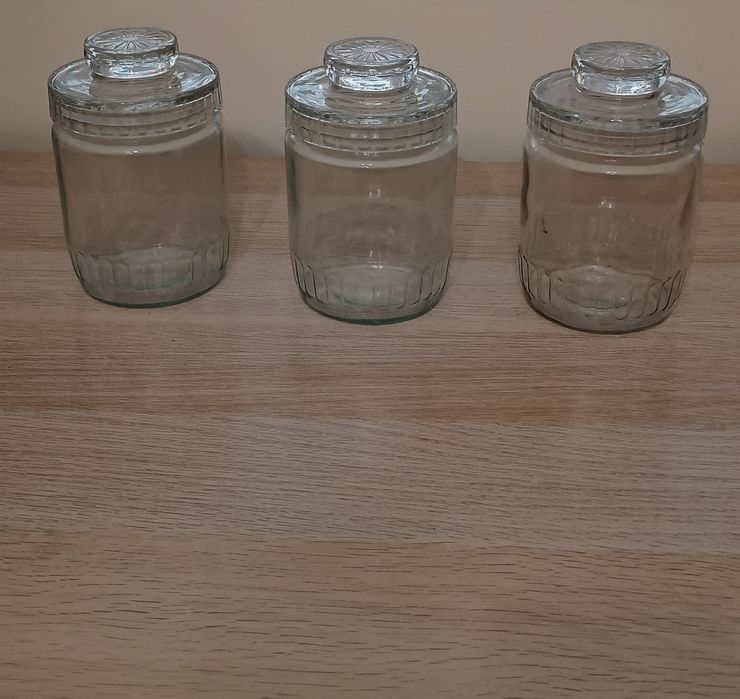 Conjunto por três potes com tampa em vidro trabalhado