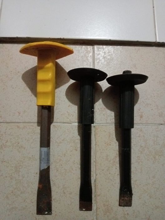 Três Cinzéis de Pedra